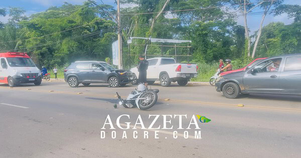 Colisão entre carro e moto deixa motociclista de 63 anos ferido na Avenida Antônio da Rocha Viana