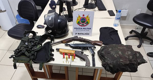 Suspeito de tentar matar rival por ciúmes é preso com armas e fardamento militar no Taquari