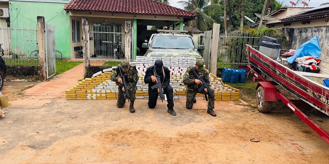 Mais de 340 kg de drogas são apreendidos no Rio Acre e casal é preso no interior do Acre