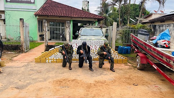 Mais de 340 kg de drogas são apreendidos no Rio Acre e casal é preso no interior do Acre