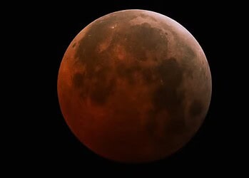 Lua de Sangue: Nasa divulga horários e mapas para observar eclipse lunar que ocorre no próximo dia 3 de março 15 Lua de sangue vista em San Salvador, El Salvador, em 14 de março de 2025 — Foto: Marvin RECINOS / AFP
