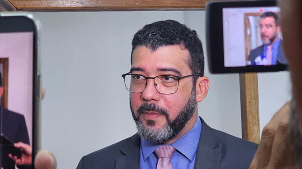 Kamai chama visita do ministro da Educação ao Acre de “extraordinária” e destaca investimentos federais no estado