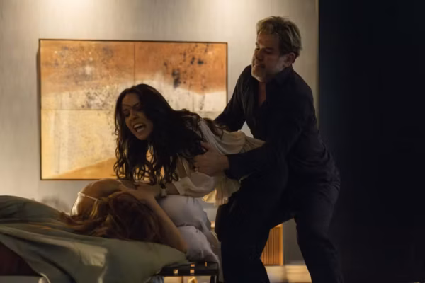 Nos resumos de ‘Três Graças’, Zenilda descobre esquema criminoso de Ferette