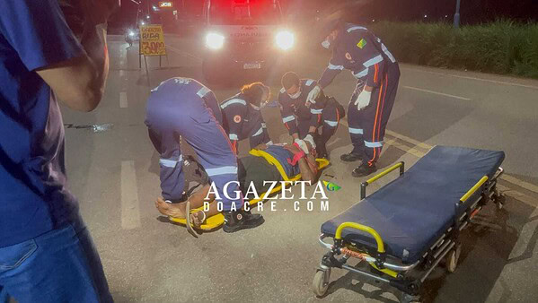 Pedestre fica ferido após ser atingido por carro na AC-40; condutora abandona veículo e foge