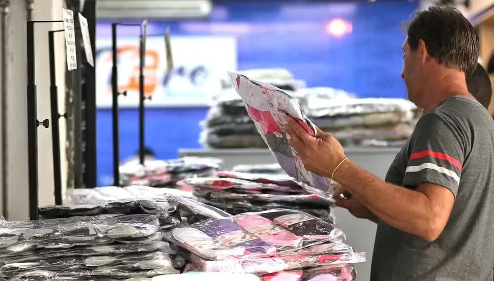 Trabalho no comércio em feriados passa a exigir convenção coletiva — Foto: Tânia Rêgo/Agência Brasil