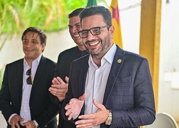 Gladson sanciona lei que autoriza internato de estudantes de medicina do exterior na rede estadual 2 Foto: Diego Gurgel/Secom