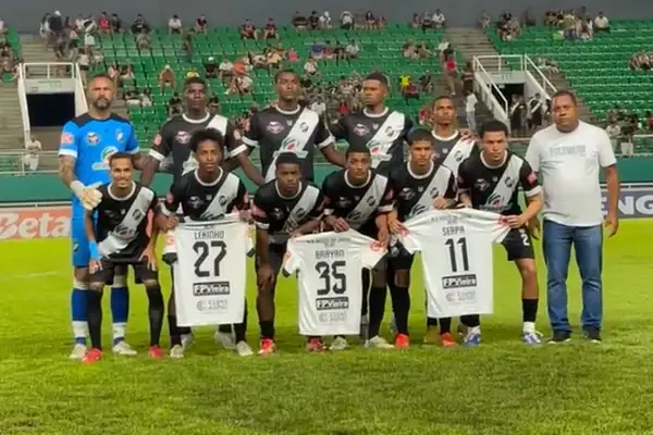 Com estreia do goleiro Bruno, Vasco-AC homenageia jogadores presos por suspeita de estupro