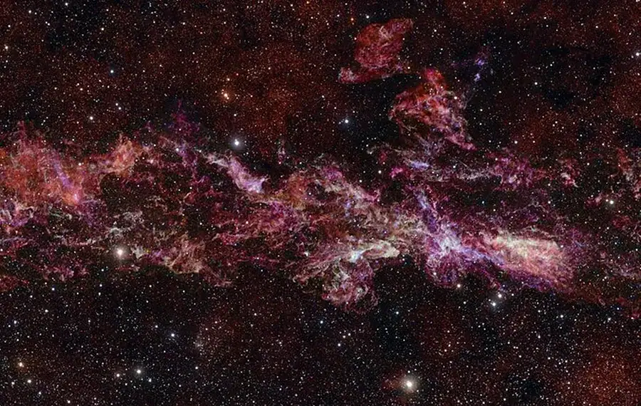 Foto: ALMA (ESO/NAOJ/NRAO)/S. Longmore et al. Imagem de fundo: ESO/D. Minniti et al.