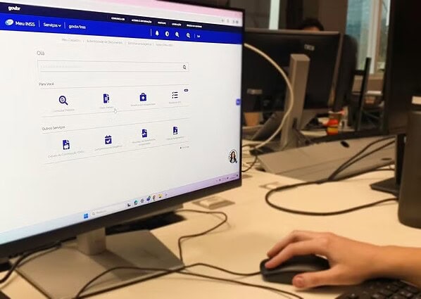 Simulador de aposentadoria do INSS volta a funcionar; veja como calcular benefício sem erros