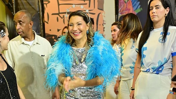 Janja diz que desistiu de desfilar para evitar "perseguição" a escola