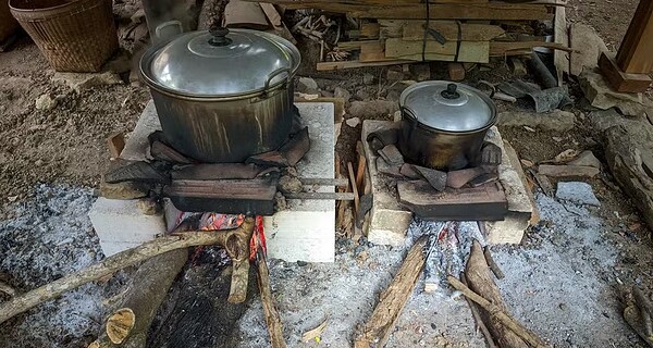 Quase dois em cada 10 moradores do Acre ainda usam apenas lenha ou carvão para cozinhar