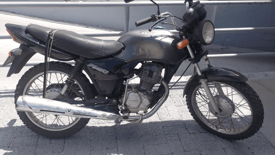 Motocicleta furtada é recuperada horas após crime no bairro Aviário, em Rio Branco 1 Motocicleta furtada é recuperada horas após crime no bairro Aviário, em Rio Branco