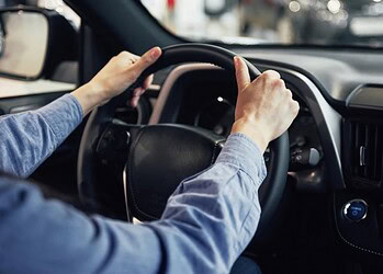 Prefeitura autoriza processo seletivo para motoristas com salários de até R$ 4,5 mil; veja vagas