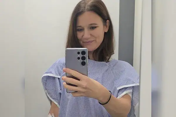 “Disseram que era estresse”, diz mulher após anos com sinais de câncer