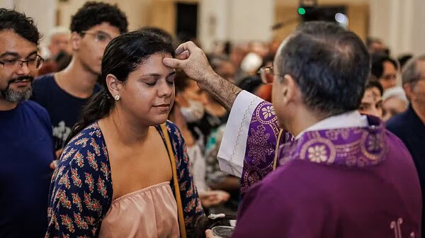 Quarta-feira de Cinzas: entenda o que a Quaresma representa e por que cristãos fazem penitências