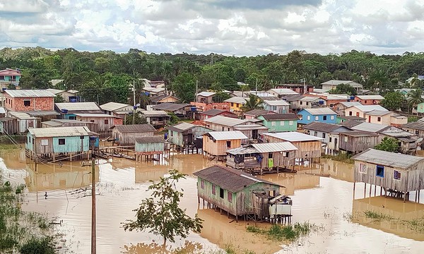 Rio Juruá volta a transbordar e Defesa Civil monitora possível retirada de famílias em Cruzeiro do Sul