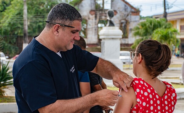 Cruzeiro do Sul terá vacinação em supermercados e posto nesta sexta para atualizar caderneta
