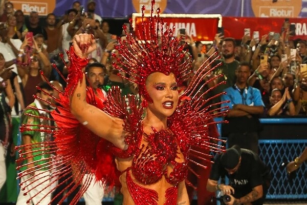 Virginia é acusada de fazer Grande Rio perder pontos em apuração