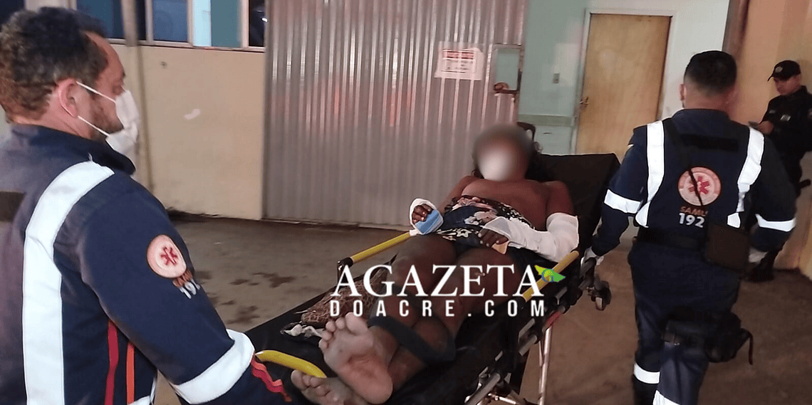 Mulher trans é espancada a pauladas em Rio Branco e se refugia em igreja para escapar de agressores