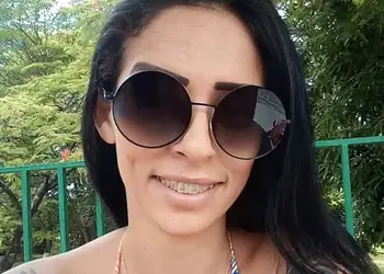 Principal suspeito do crime é o companheiro da vítima, de 33, que fugiu logo após o ataque e segue sendo procurado - (crédito: Redes Sociais/Reprodução)