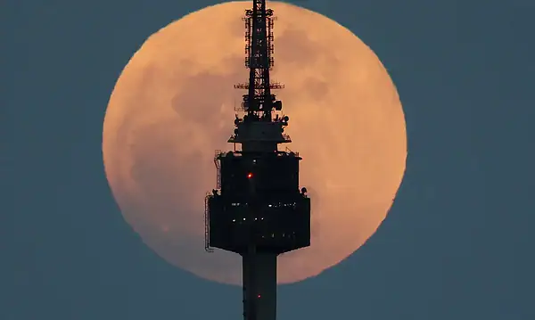 Começou na madrugada de hoje o fenômeno da Lua de Sangue