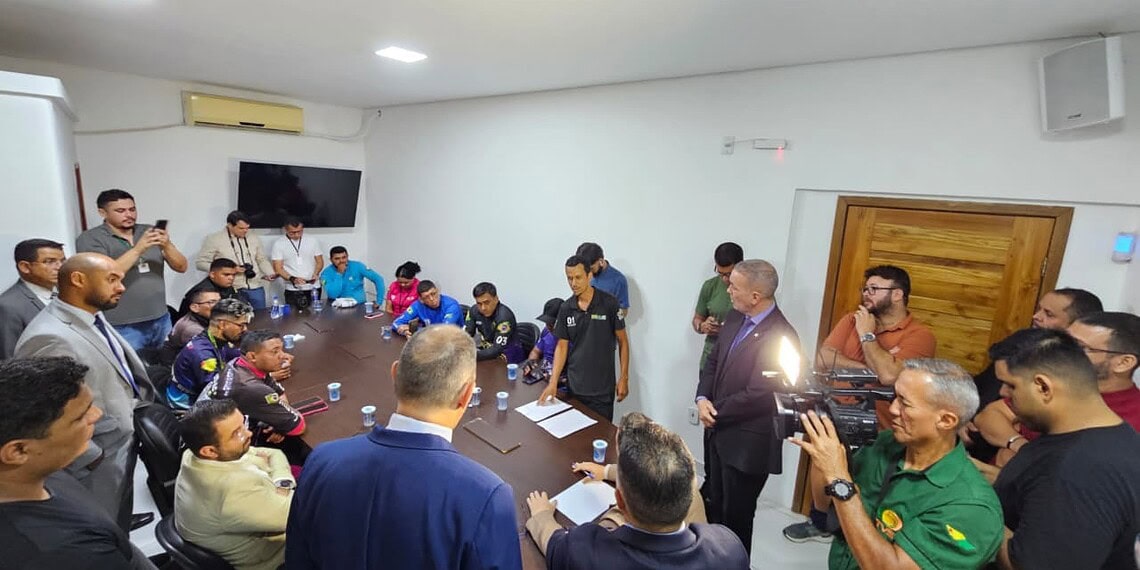 Os vereadores receberam os manifestantes presentes. Foto: Vitor  Paiva