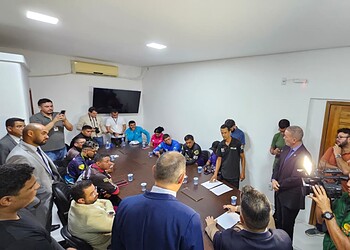 Os vereadores receberam os manifestantes presentes. Foto: Vitor  Paiva