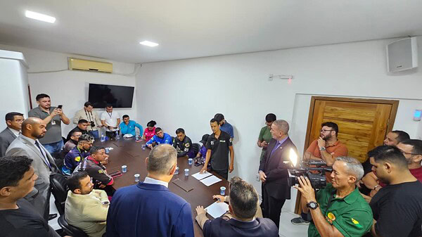 Após aprovação, vereadores e motociclistas de app discutem mudanças em lei de transporte por moto em Rio Branco