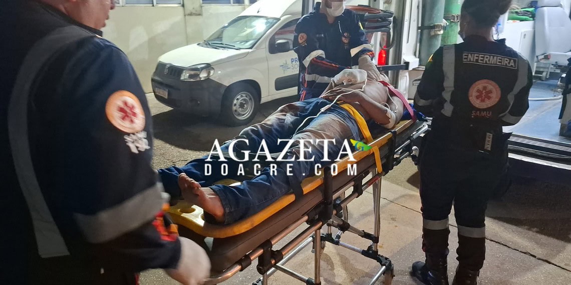 Motociclista é arremessado após colisão com carro e acaba atingido por outro veículo em Rio Branco 1 Motociclista é arremessado após colisão com carro e acaba atingido por outro veículo em Rio Branco