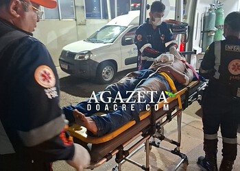 Motociclista é arremessado após colisão com carro e acaba atingido por outro veículo em Rio Branco 2 Motociclista é arremessado após colisão com carro e acaba atingido por outro veículo em Rio Branco