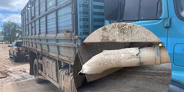 PRF flagra caminhão com pessoas na parte externa e escapamento irregular na BR-364