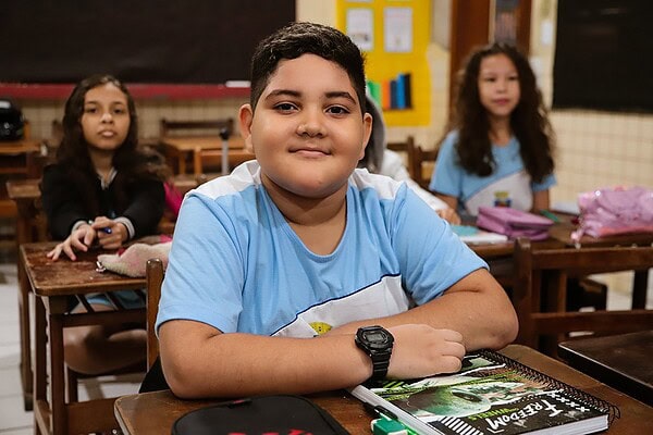 Prefeitura anuncia entrega de fardamento escolar para alunos da rede municipal de Rio Branco; veja data