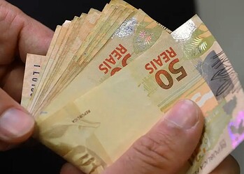 Aposentados e pensionistas do INSS terão o 13° salário antecipado para os meses de abril e maio 4 Foto: Agência Brasil