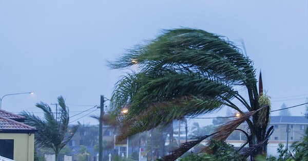 Ventos fortes provocaram mais de 1,6 mil ocorrências na rede elétrica do Acre em 2025