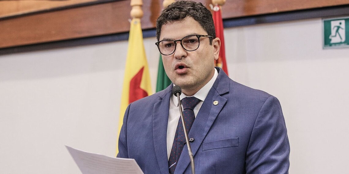 Deputado Eduardo Ribeiro anuncia saída da base do governo e declara apoio à candidatura de Alan Rick