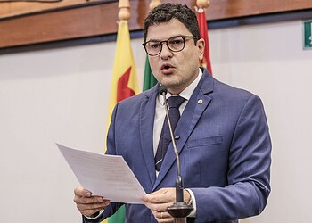 Deputado Eduardo Ribeiro anuncia saída da base do governo e declara apoio à candidatura de Alan Rick