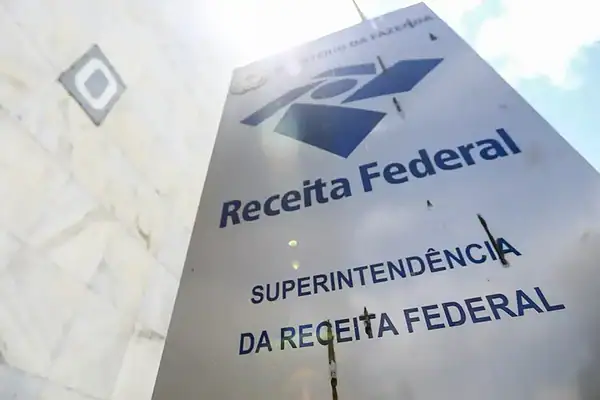 IRPF: trabalhador de menor renda terá cash back da Receita. Entenda