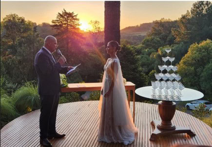 As bodas de prata da advogada Célia Marquezini e do médico Nelson Marquezini foram celebradas na Serra Gaúcha no dia 14