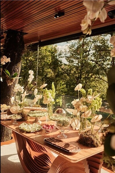 As bodas de prata da advogada Célia Marquezini e do médico Nelson Marquezini foram celebradas na Serra Gaúcha no dia 14