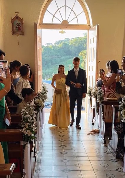 As bodas de prata da advogada Célia Marquezini e do médico Nelson Marquezini foram celebradas na Serra Gaúcha no dia 14
