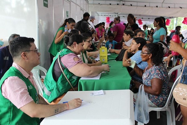 Mais de 400 atendimentos de saúde são feitos em ação no Palácio Rio Branco no Dia da Mulher