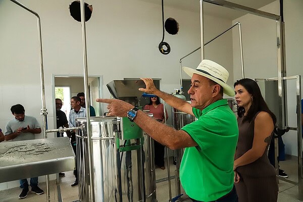 “Vaca mecânica” de Bocalom fica pronta e produção de leite deve começar até o fim de março