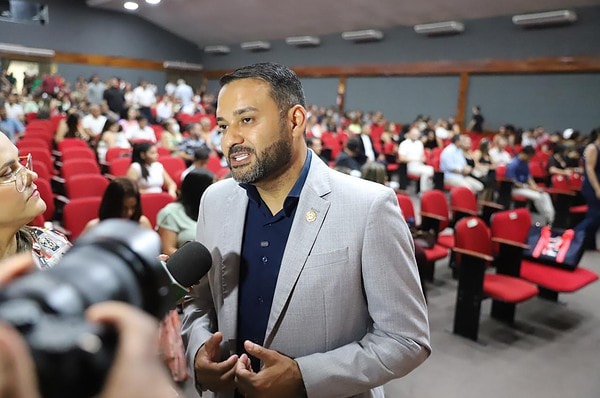 Novos professores do Estado receberão auxílio de R$ 4,5 mil para compra de notebooks, confirma SEE