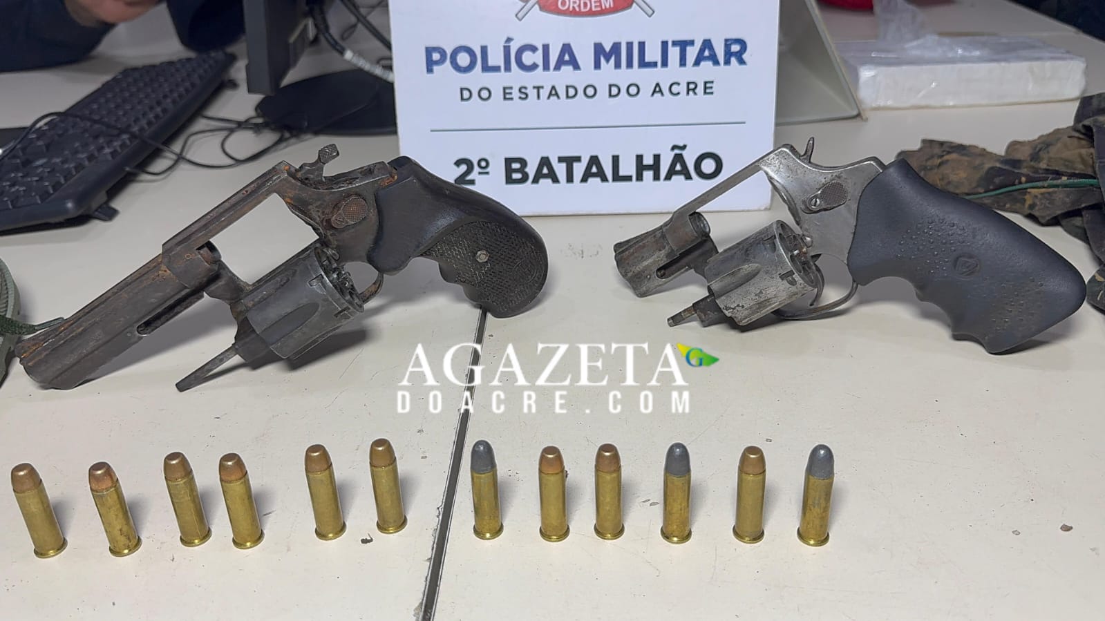 Dupla é presa com armas e suspeita de planejar ataque entre facções em Rio Branco 2 Dupla é presa com armas e suspeita de planejar ataque entre facções em Rio Branco