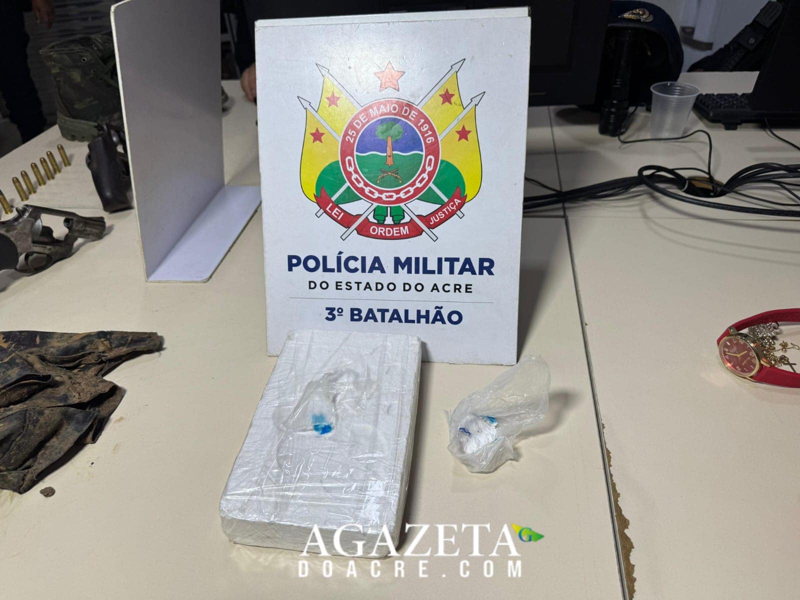 Casal é preso com cocaína durante barreira policial no Acre 2 Casal é preso com cocaína durante barreira policial no Acre