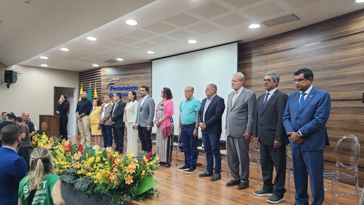 Ministra Luciana Santos anuncia 1.250 km de infovia e R$ 3,3 bilhões em editais durante agenda no Acre