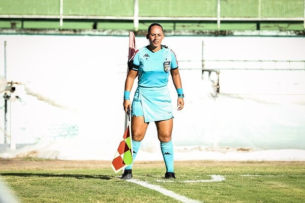 Árbitra acreana desafia preconceitos em campo: “O futebol não é um mundo exclusivamente masculino”