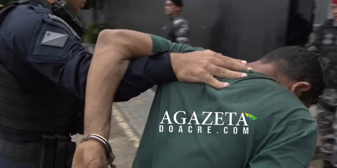 Homem é preso com cocaína e crack em casa suspeita de tráfico no bairro Nova Esperança, em Rio Branco