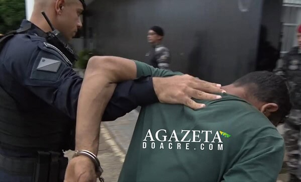 Homem é preso com cocaína e crack em casa suspeita de tráfico no bairro Nova Esperança, em Rio Branco