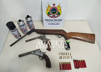 PM apreende três escopetas, munições e granada caseira em área de disputa entre facções em Rio Branco